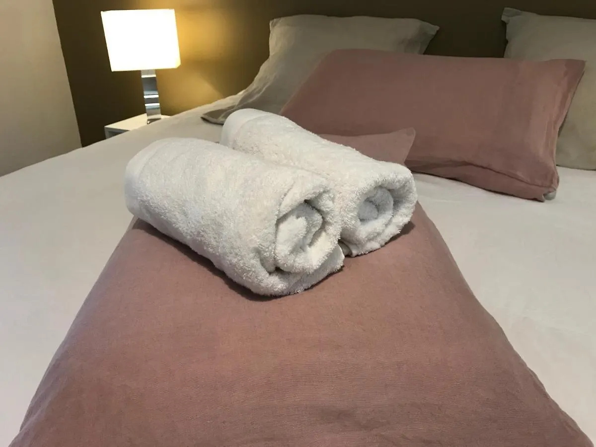 Les Mandarins Bed & Breakfast Baladou