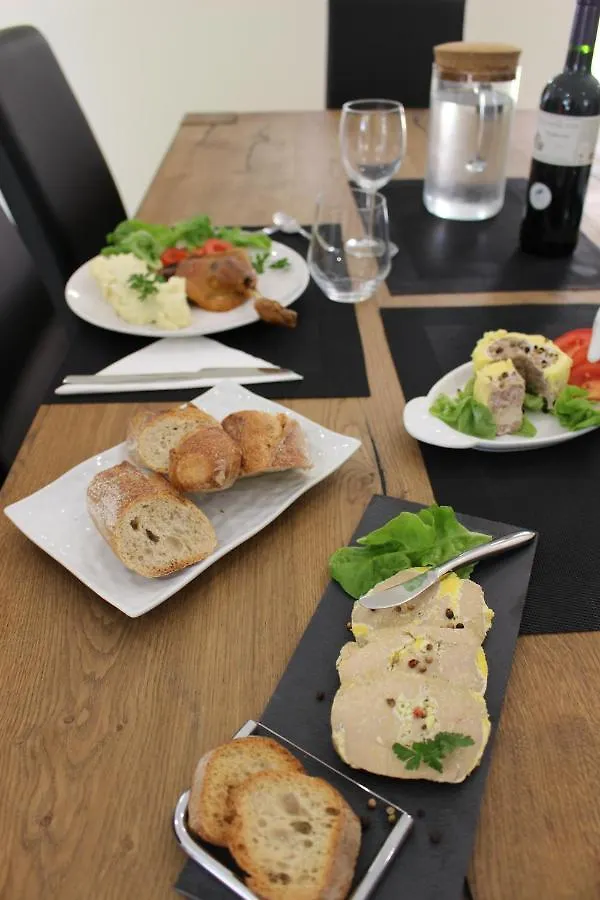 Les Mandarins Bed & Breakfast Baladou